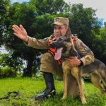 Bombeiros do Acre enviam binômios caninos para auxiliar nas operações de busca no RS