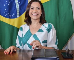 Vice-governadora do Acre, Mailza Gomes, é hospitalizada com sintomas de febre e tosse após retorno da Bolívia