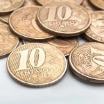 Moeda de 10 centavos (anos 2000) pode valer uma grana pesada hoje (02/05/2024) e brasileiros festejam de alegria
