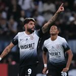 Corinthians tem 1º tempo de sonho, atropela Argentinos Jrs e se classifica