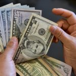 Dólar bate R$ 5,43 após Lula criticar mercado e desgaste gerado por MP Dólar bate R$ 5,43 após Lula criticar mercado e desgaste gerado por MP