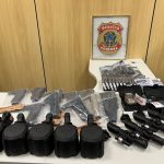 PF prende casal que fornecia armas para crime organizado PF prende casal que fornecia armas para crime organizado
