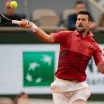 Atual campeão, Djokovic desiste de Roland Garros por lesão no joelho Atual campeão, Djokovic desiste de Roland Garros por lesão no joelho