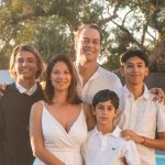 Marcello Antony conta que filhos trabalham com faxina e cozinha em Portugal: 'Aqui o dinheiro vale'