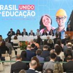 Governo anuncia R$ 5,5 bi para obras e novos campi universitários Governo anuncia R$ 5,5 bi para obras e novos campi universitários