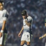 Futebol do Corinthians encolhe, time amarga derrota para o Vasco e afunda no Z-4