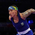 Bia Ferreira 'marreta' holandesa e encara algoz na semi com medalha garantida Bia Ferreira 'marreta' holandesa e encara algoz na semi com medalha garantida