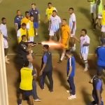 Policial atira em goleiro com bala de borracha durante confusão no Campeonato Goiano