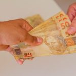 BENEFÍCIO DE R$ 5 MIL: Governo libera novo auxílio para grupo de brasileiros BENEFÍCIO DE R$ 5 MIL: Governo libera novo auxílio para grupo de brasileiros