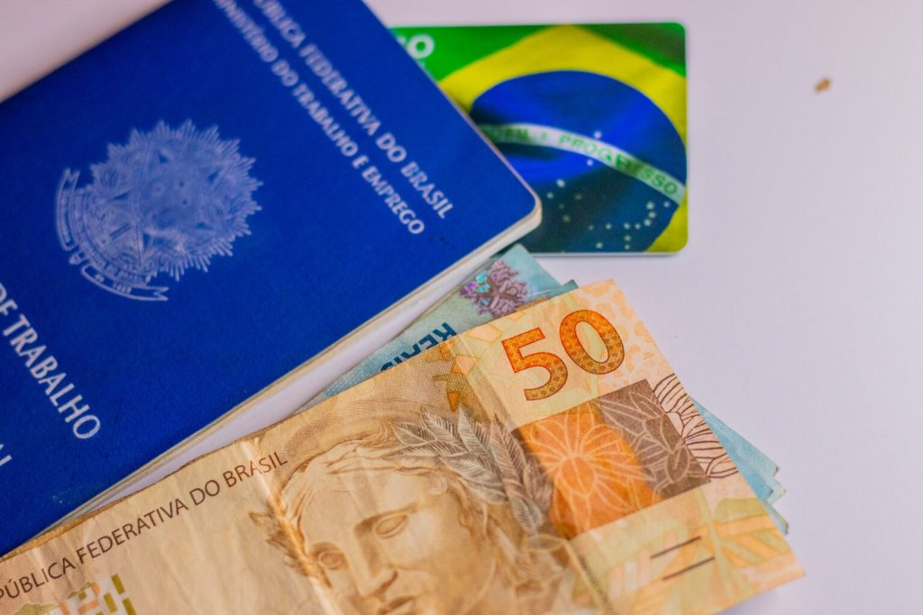 Governo autoriza prorrogação do auxílio trabalhador em duas parcelas de R$ 1.412; Veja quem recebe