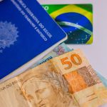 Governo autoriza prorrogação do auxílio trabalhador em duas parcelas de R$ 1.412; Veja quem recebe Governo autoriza prorrogação do auxílio trabalhador em duas parcelas de R$ 1.412; Veja quem recebe
