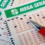 Três sortudos acertam as seis dezenas da mega-sena; confira os números premiados Três sortudos acertam as seis dezenas da mega-sena; confira os números premiados