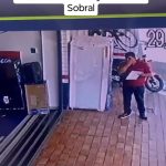 Ladrão ‘Frio’ rouba caixa de som da Gazin em Rio Branco em pleno dia Ladrão ‘Frio’ rouba caixa de som da Gazin em Rio Branco em pleno dia