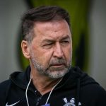 Torcedor do Cruzeiro afirma ter sido agredido por Augusto Melo, presidente do Corinthians