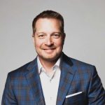 Quem é o cibermagnata, dono da CrowdStrike, que pediu desculpas pelo apagão global?