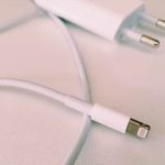 Apple restituirá consumidor por venda de iPhone sem carregador Apple restituirá consumidor por venda de iPhone sem carregador