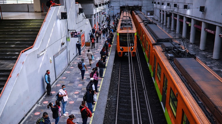 La influencer graba video íntimo en el metro de México y se vuelve viral