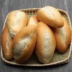 Consumir pão francês desta forma reduz até 45% das calorias; aprenda