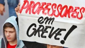 Crise na Educação: Professores do Acre entram em greve e ano letivo pendura na corda bamba