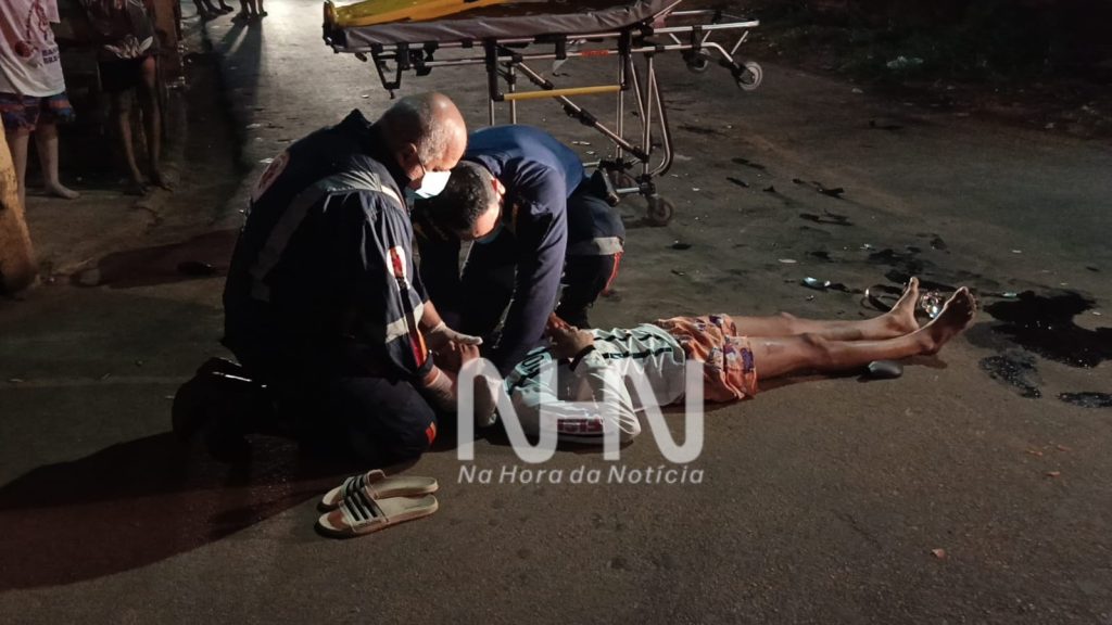 Adolescente que pilotava moto fica ferido após colidir com caminhão na Baixada da Sobral