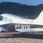 Avião faz pouso de emergência na areia de praia em Santa Catarina Avião faz pouso de emergência na areia de praia em Santa Catarina