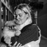 Nadadora dedicou ouro na Olimpíada a seu cachorro que morreu: ‘Era meu tudo’ Nadadora dedicou ouro na Olimpíada a seu cachorro que morreu: ‘Era meu tudo’