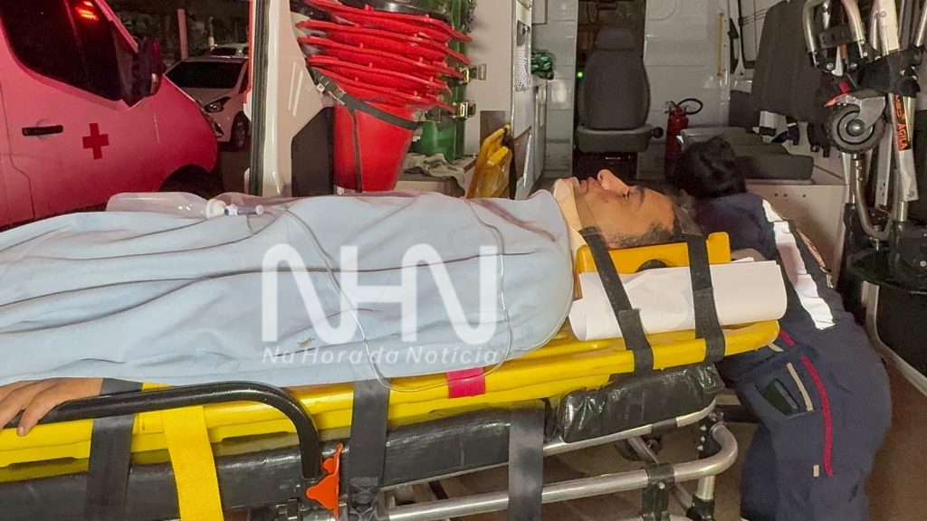 Motorista de caminhonete arremessa motociclista para fora de ramal e acaba preso em bar no interior do Acre