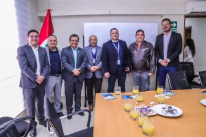 Gonzaga lidera comitiva no Peru para estreitar laços comerciais e visita empresa que realizará voos para o Acre