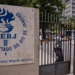 Estudantes seguem ocupando a Uerj após fim de prazo dado pela reitoria Estudantes seguem ocupando a Uerj após fim de prazo dado pela reitoria
