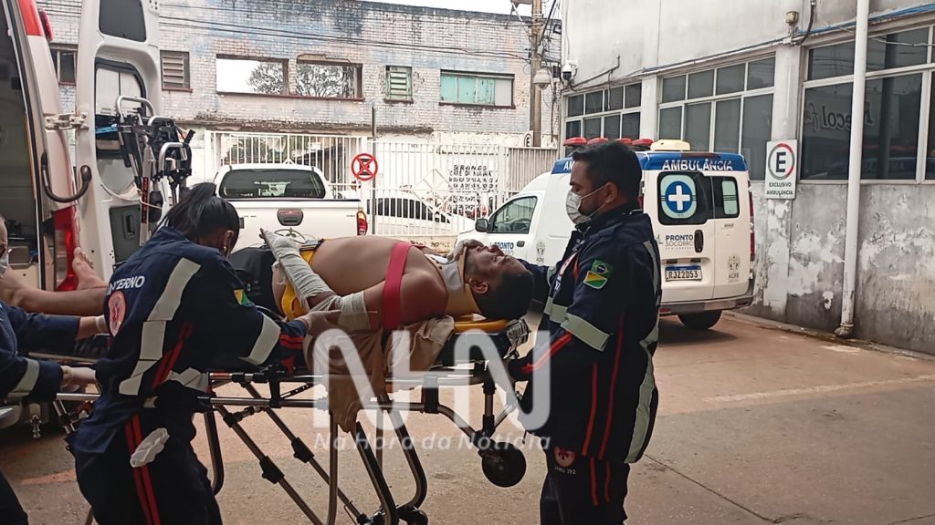 Motociclista fica ferido após colidir com carro em cruzamento de Rio Branco