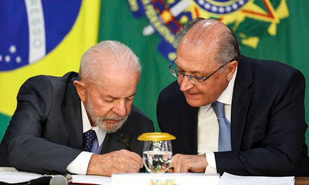 Apex assina convênios de R$ 537 milhões para incentivar exportação