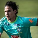 Pedro, do Flamengo, sofre grave lesão no joelho em treino da seleção e está fora da temporada