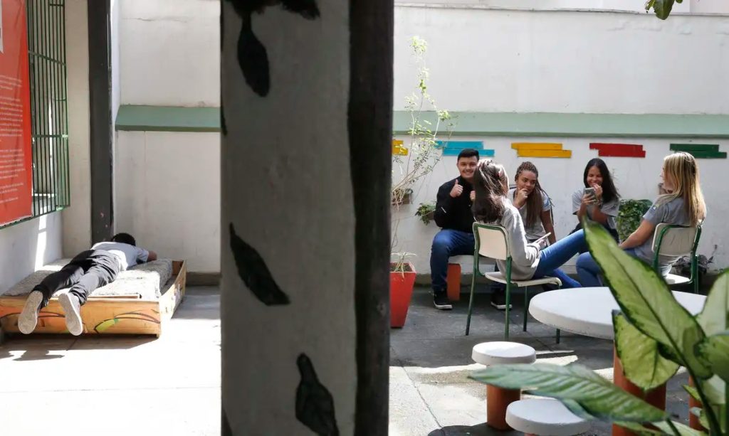 Diretores que mais reduzirem evasão escolar serão premiados no Rio Diretores que mais reduzirem evasão escolar serão premiados no Rio