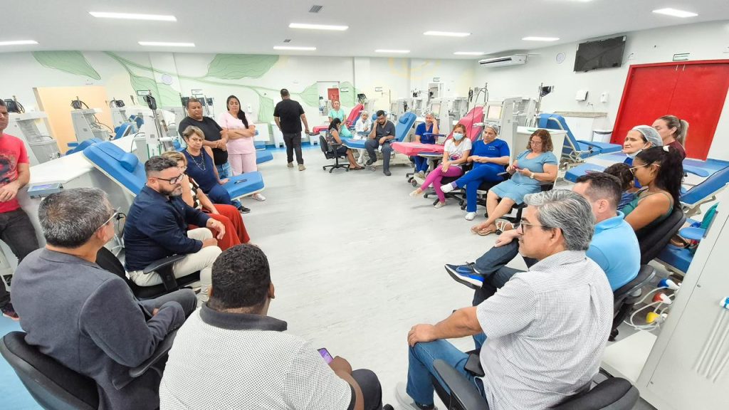 “Um grande escândalo”, diz deputado sobre setor de Nefrologia em Rio Branco “Um grande escândalo”, diz deputado sobre setor de Nefrologia em Rio Branco