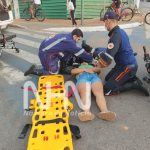 Mulher fica desacordada após colisão entre motos no centro de Rio Branco Mulher fica desacordada após colisão entre motos no centro de Rio Branco