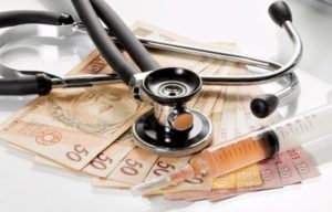 Governo anuncia pagamento de mais de R$ 4 mil aos trabalhadores da Saúde