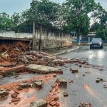 A fúria do vento: Temporal derruba muro em Rio Branco, mas sem vítimas