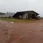 Galpão desaba no Bujari, deixando máquinas da Prefeitura atingidas Galpão desaba no Bujari, deixando máquinas da Prefeitura atingidas