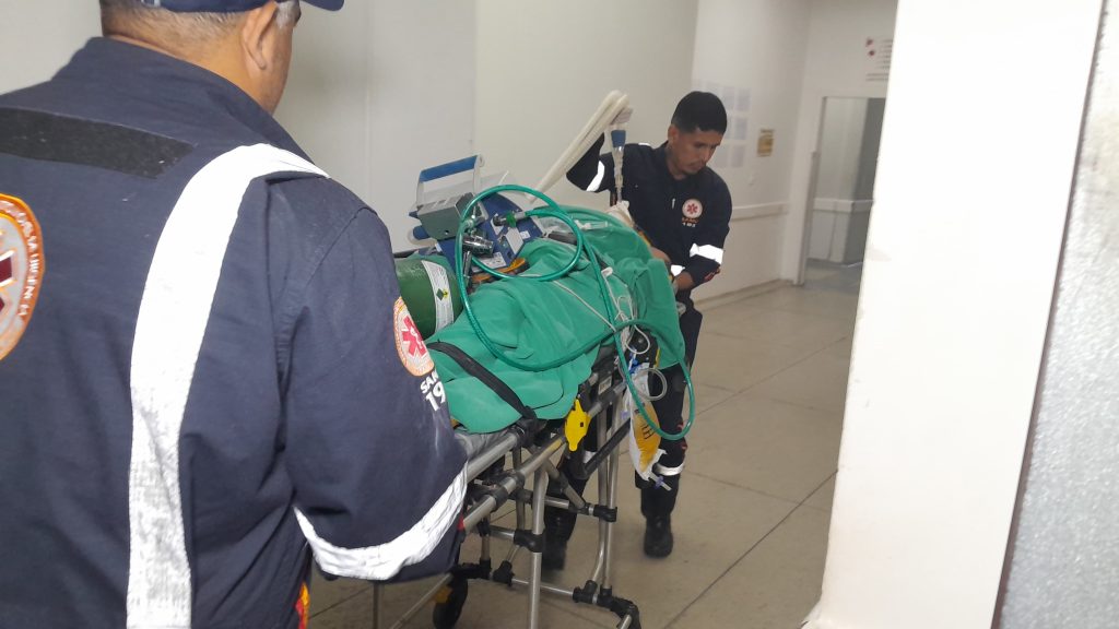 Jovem fica em estado grave após queda durante carreata política no Acre