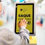Clientes vão poder sacar dinheiro usando o Pix em supermercados; entenda como