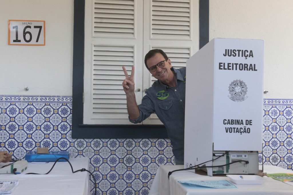 Eduardo Paes é reeleito em 1º turno, vai para 4º mandato e se torna prefeito recordista no RJ