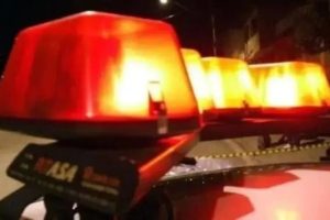 Homem escapa de cárcere, incendeia imóvel para chamar atenção e é resgatado pela PM em Cruzeiro do Sul