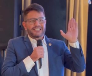 Gladson Cameli: “Domingo, meu coração é rubro-negro, mas meu grito é Santa Cruz!”