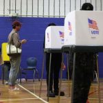 Homem é preso após ameaçar incendiar ponto de votação em Nova York Homem é preso após ameaçar incendiar ponto de votação em Nova York