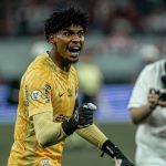 Corinthians não teme perder Hugo Souza e considera preço fixo acessível Corinthians não teme perder Hugo Souza e considera preço fixo acessível