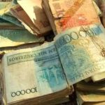 Herança de 32 milhões de Cruzados: saiba quanto dinheiro 'esquecido' em mala valeria em 2024