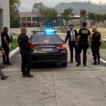 Bruno Henrique, do Flamengo, estava dormindo quando agentes da PF e do MP chegaram em mansão
