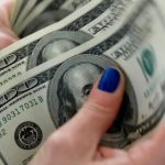Dólar cai ante o real com mercado à espera de discurso de Trump