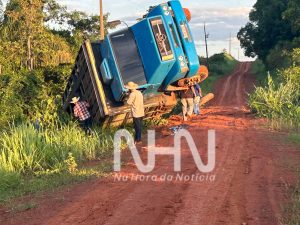 Ponte em estado precário não suporta peso de caminhão e desaba no interior do Acre; comunidade pode ficar isolada