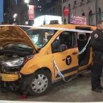 Táxi de Nova York sobe na calçada e atropela sete pessoas